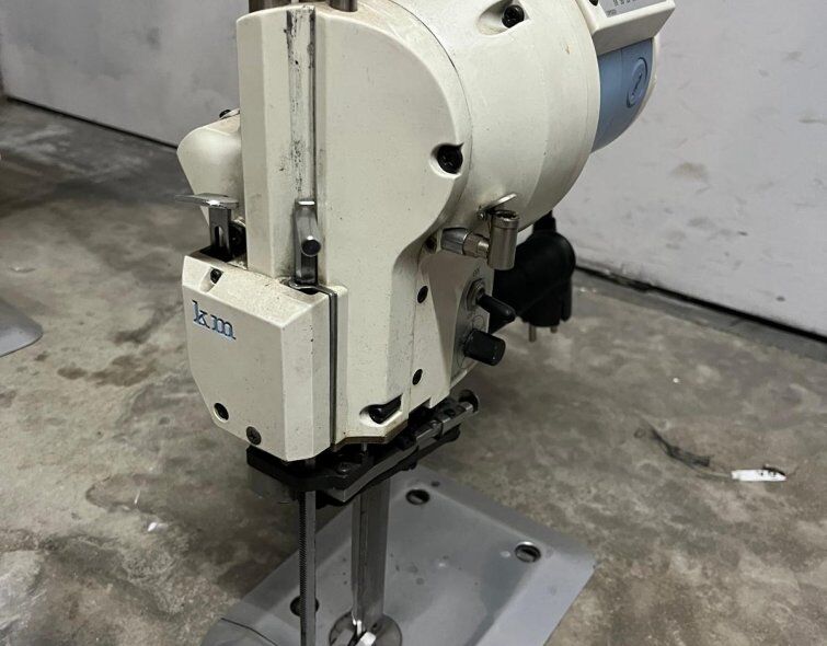 - INDUSTRIAL SEWING MACHINES